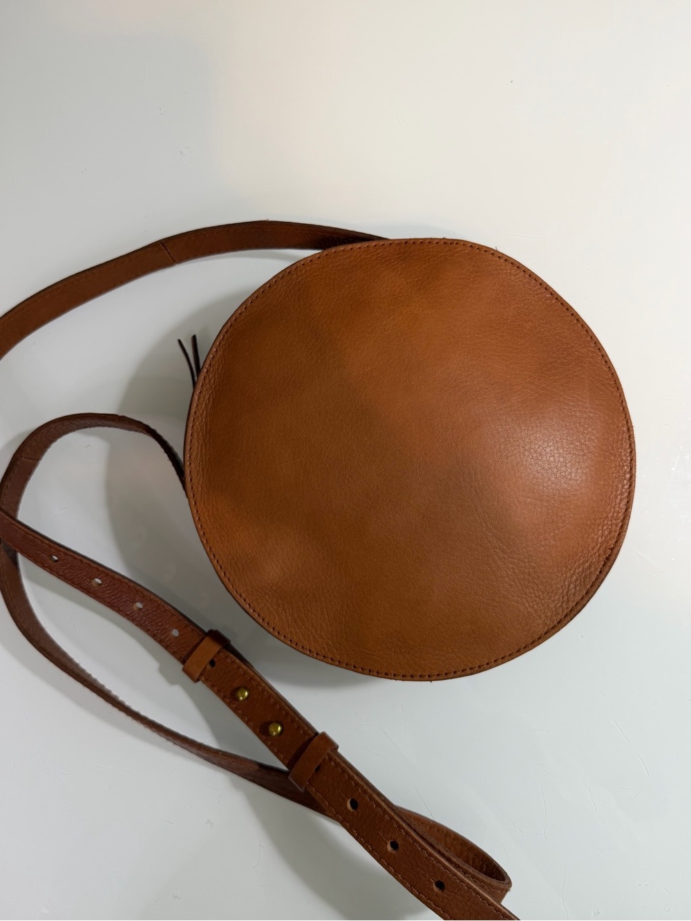 Madewell Round Crossbody Bag in Cognac Brown - Picture 9 of 10
